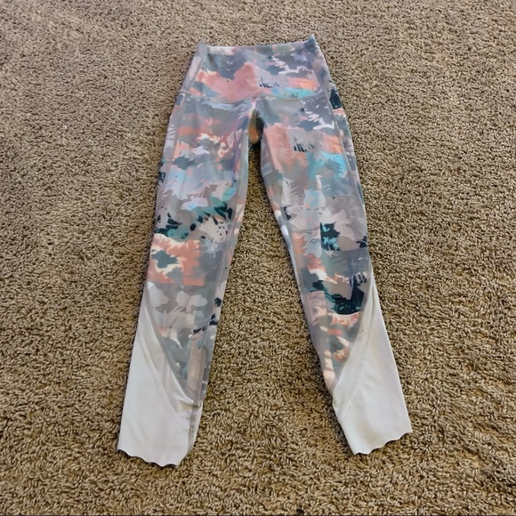 Lululemon Wunder under scalloped crops - Picture 2 of 5